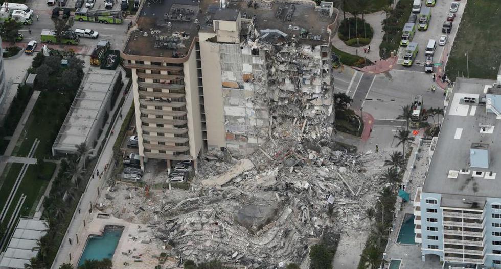 Esta foto aérea muestra parte del condominio Champlain Towers South de 12 pisos frente al mar que colapsó la madrugada del jueves 24 de junio de 2021 en Surfside, Miami, Florida (Amy Beth Bennett / South Florida Sun-Sentinel vía AP).
