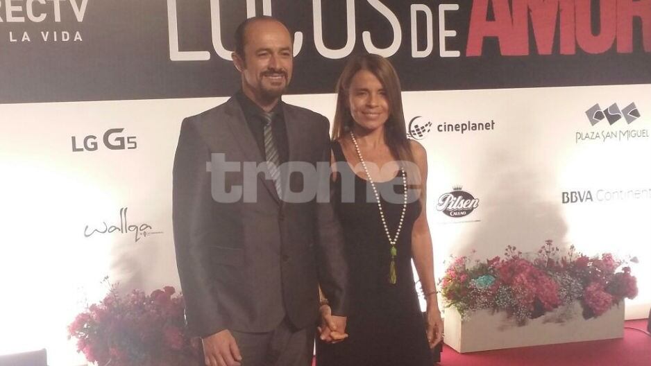 Carlos Alcántara  se lució en alfombra roja del estreno de la pelicula peruana ‘Locos de Amor’ (Foto: Trome)