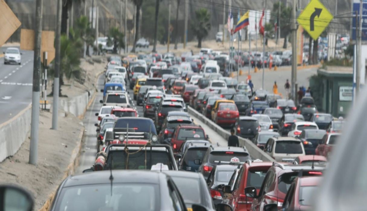 El caos vehicular se registró en varios tramos de la Costa Verde, especialmente en Miraflores, Chorrillos y Barranco. (Fotos: Violeta Ayasta)