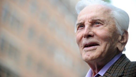 Kirk Douglas, ícono masculino de la edad dorada de Hollywood, fallece a los 103 años. (Foto: AFP)