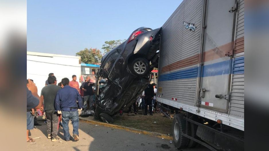 Los Olivos: reportan grave accidente de tránsito en avenida Universitaria | VIDEO