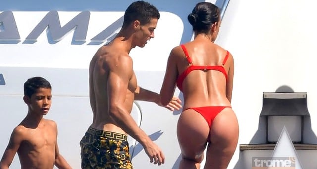 Novia de Cristiano Ronaldo impresiona con sexy bikini rojo durante sus vacaciones en costa de Francia.