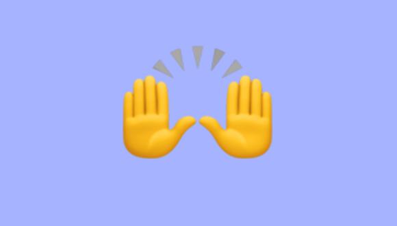 ¿Te has preguntado realmente qué es lo que significa el emoji de las manos arriba en WhatsApp? Te lo explicamos. (Foto: Emojipedia)