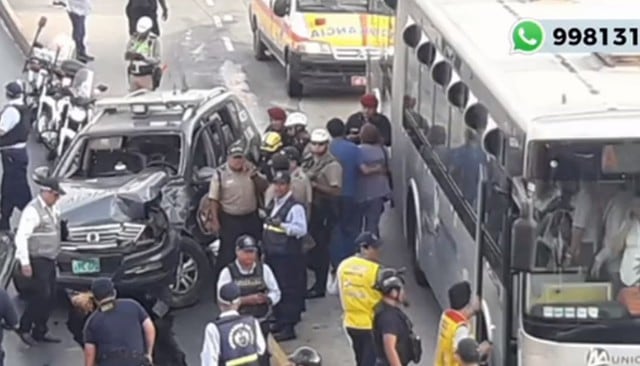 Patrullero choca con bus del Metropolitano y deja tres policías heridos. Foto: Captura de Canal N