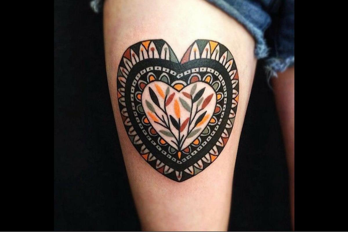 Tatuajes en el muslo para mujeres con significado | VIRAL 