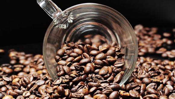 Hay diversas alternativas para moler tus granos de café y preparar tu deliciosa bebida cada mañana. (Foto: NoName_13  / Pixabay)