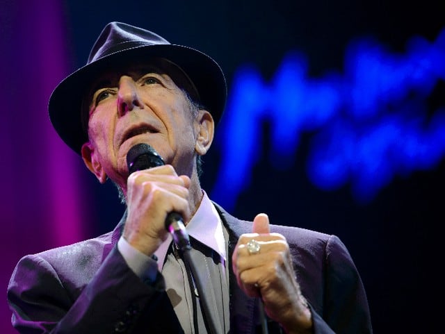 Estrellas de la música y de Hollywood lamentaron en las redes sociales la muerte del emblemático artista canadiense Leonard Cohen, quien falleció este jueves a los 82 años.