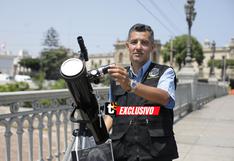 Leónidas Moreno recorre las calles del Centro de Lima e invita a las personas a ver el universo a través de su telescopio