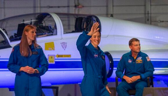 Los postulantes posan para una foto de grupo en el evento de anuncio de candidato a astronauta 2021 de la NASA. (Foto: Thomas Shea / AFP)