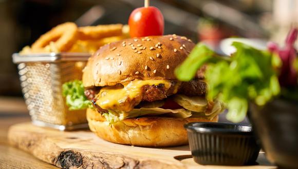 Un video viral de TikTok revela cómo hacen los fast food para que el pan de la hamburguesa esté tan suave. (Foto: Referencial / Pixabay)