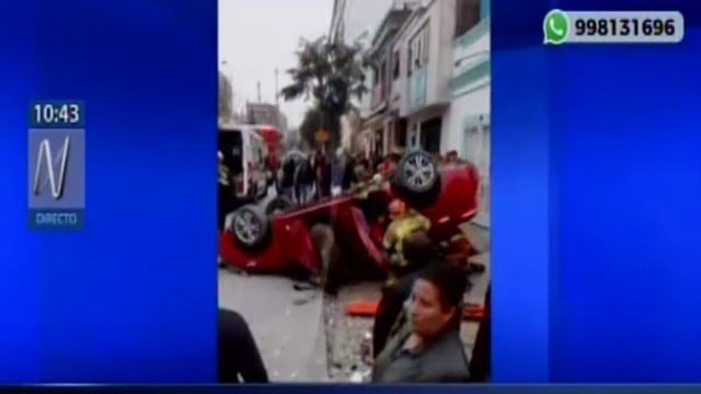 Breña: impactante choque entre taxi y camioneta dejó tres personas heridas