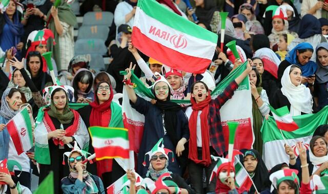Irán permitió ingreso de mujeres al estadio en partido ante Camboya: Hito histórico tras amenaza de la FIFA