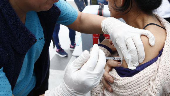 Dosis de la candidata a vacuna contra el coronavirus (COVID-19) llegaron la primera semana de septiembre para iniciar los ensayos clínicos en el país. (Foto: Referencial/Andina)