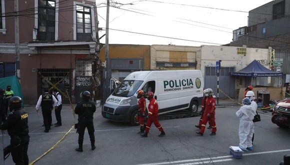 La Policía retiró este miércoles el cuerpo del obrero José Martín Huerto Garrido, tras quedar sepultado desde el sábado pasado. (Foto: Hugo Perez / @photo.gec)