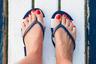 ¿Cómo cuidar tus pies en verano? ¿Se debe aplicar protector solar y crema hidratante?