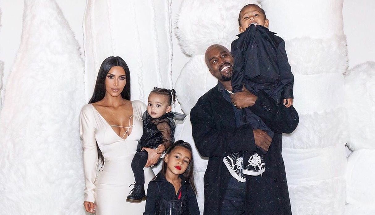 Kim Kardashian anunció el nacimiento de su cuarto hijo con el rapero Kanye West: "¡Ya llegó y es perfecto!". (Foto: @kimkardashian)