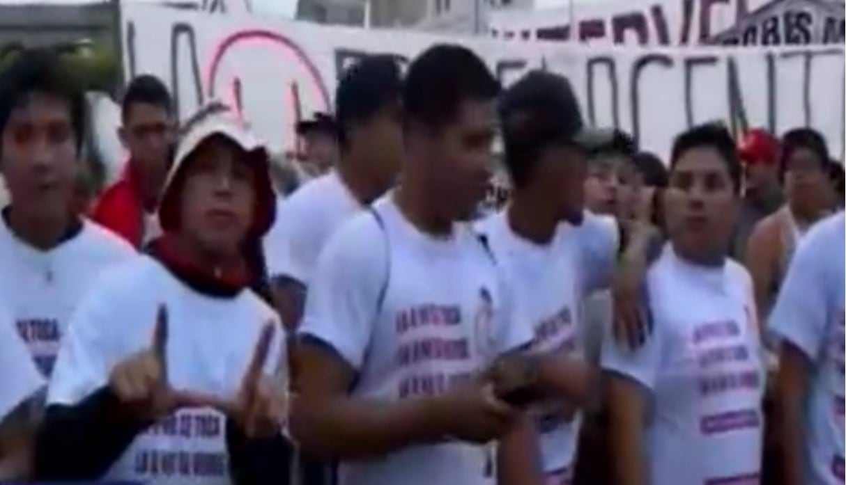 Universitario de Deportes: Hinchas cremas marcharon hacia el Congreso para salvar a su club