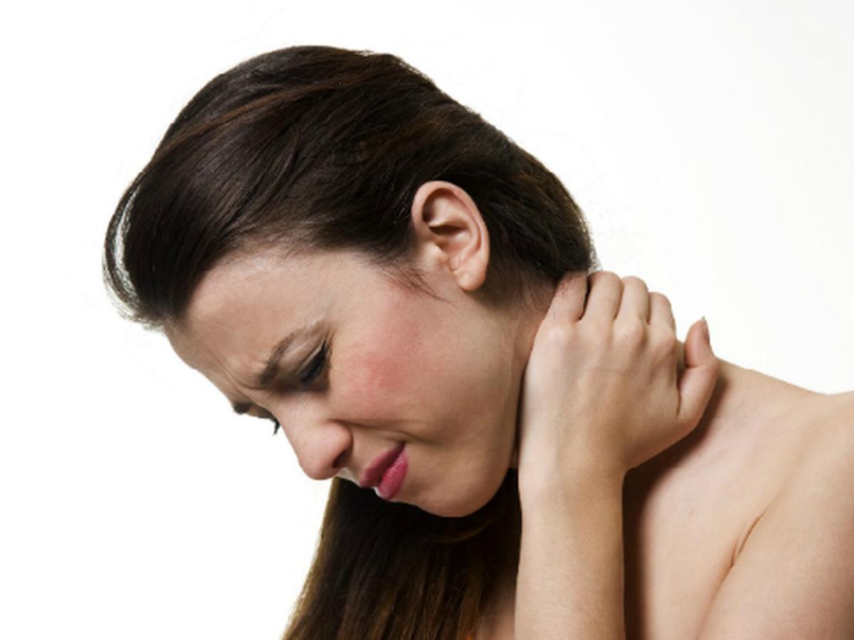 5 malos hábitos que producen dolor de cuello [GIF] | FAMILIA | TROME.COM