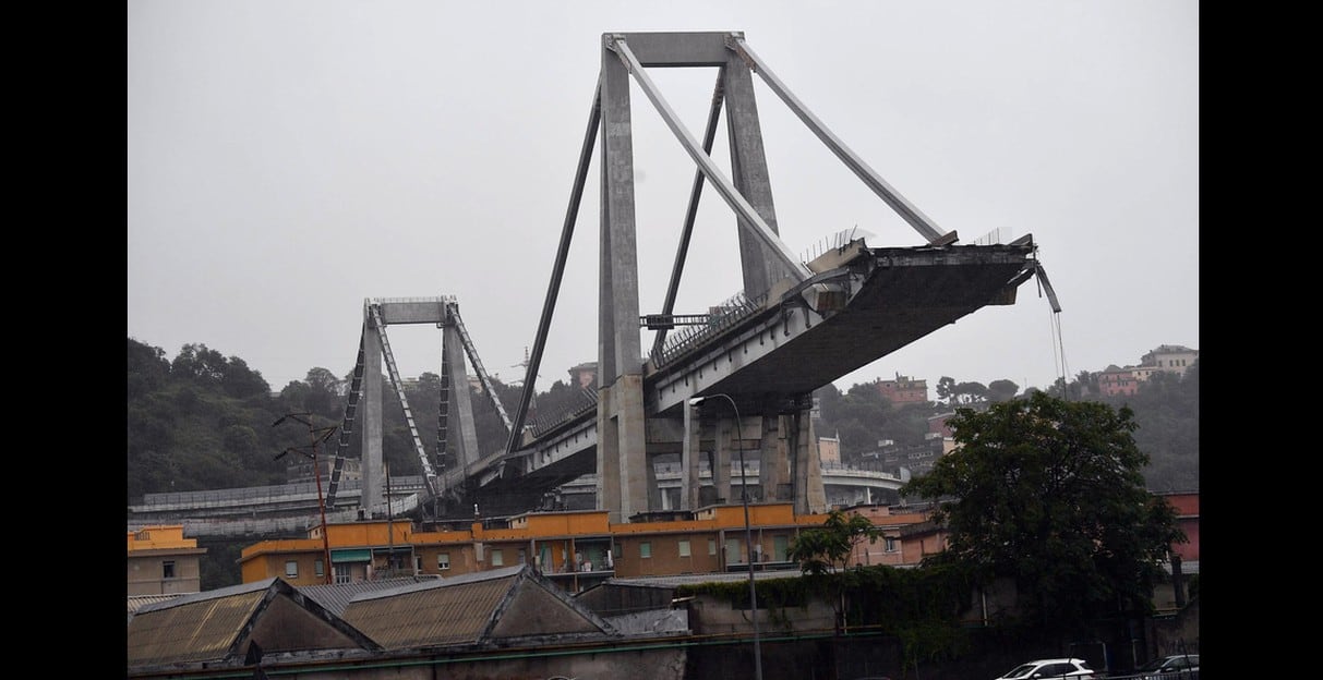 Puente en Génova se desploma con varios autos. Hay decenas de muertos y heridos graves. (Fotos: Agencias)