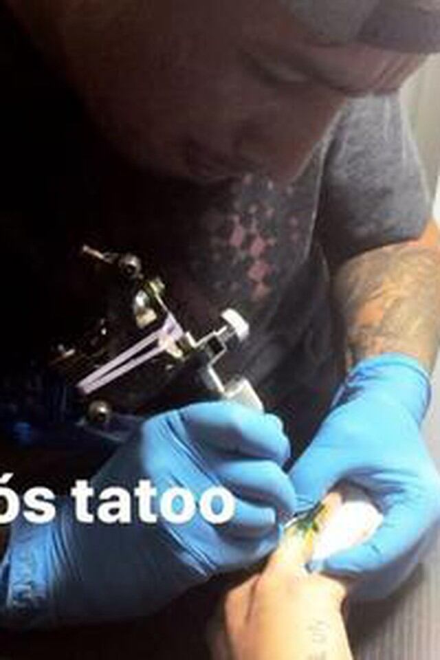 Melissa Klug se borra tatuaje de Diego Chávarri