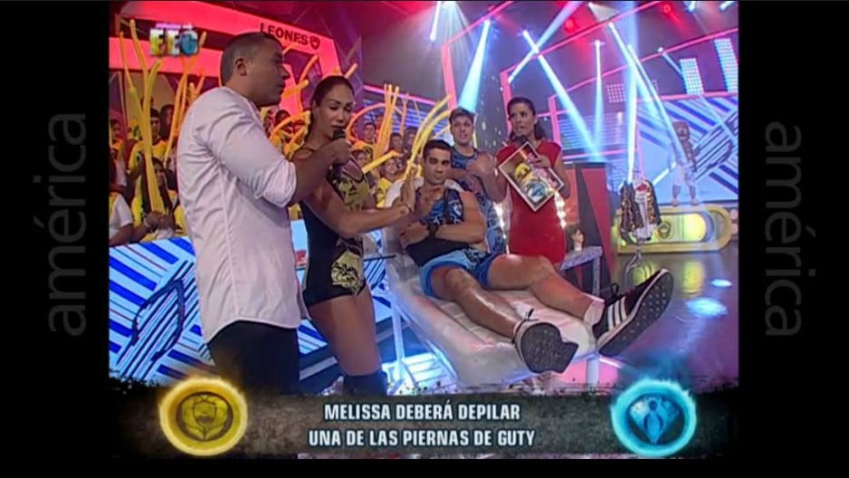 Melissa Loza se vengó de Guty Carrera depilándole la pierna en ‘Esto es Guerra’ (Foto: América TV)