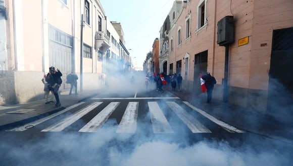 Colectivos ciudadanos marchan a favor de la vacancia de presidente de la república Pedro Castillo terrones.
Fotos: Julio Reaño/@Photo.gec
