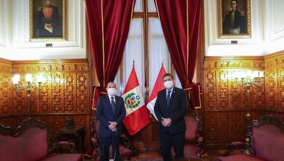 El presidente del Legislativo, Manuel Merino y el primer ministro, Walter Martos, se reunieron este miércoles para analizar medidas en favor de la población. (Foto: PCM)