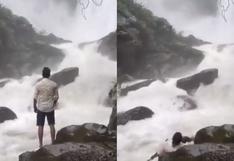 Se grababa mirando la naturaleza para un video, pero terminó cayendo en una cascada