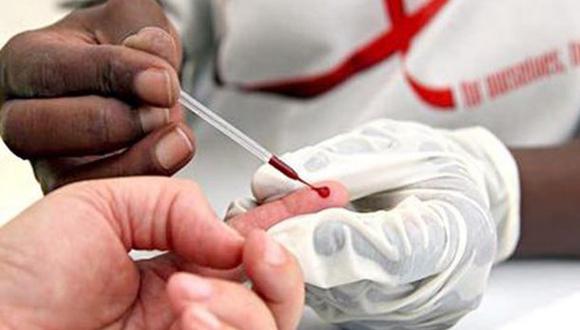 Una persona se hace una prueba de descarte de VIH. (Foto: pixabay)