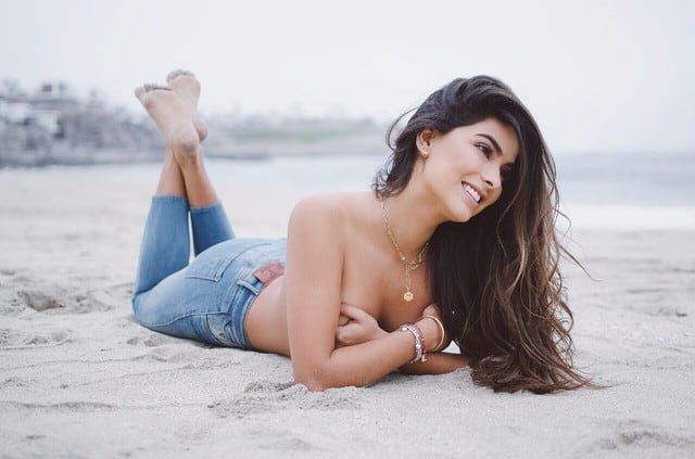 La peruana Ivana Yturbe acaba de subir una fotografía haciendo topless en su cuenta personal de Instagram.  (Fotos: Instagram)