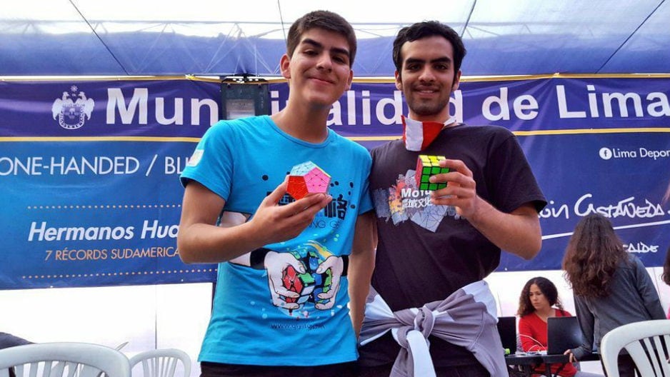 Los hermanos Gianfranco y Juan Pablo Huanqui Andía son los mejores del mundo con los cubos mágicos.