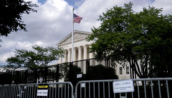 Cercas de seguridad temporales rodean la Corte Suprema de EE. UU. en Washington, DC, el 14 de junio de 2022. (Foto de Stefani Reynolds / AFP)