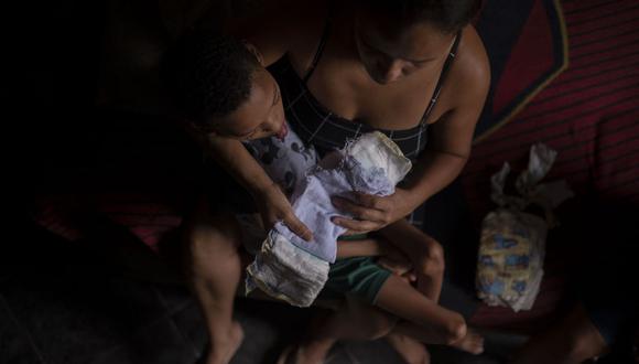 Se estima que el 28 por ciento de las mujeres pobres sufren lo que se conoce como "pobreza menstrual", lo que significa que no pueden pagar los productos básicos de higiene. (Foto: Mauro Pimentel / AFP)