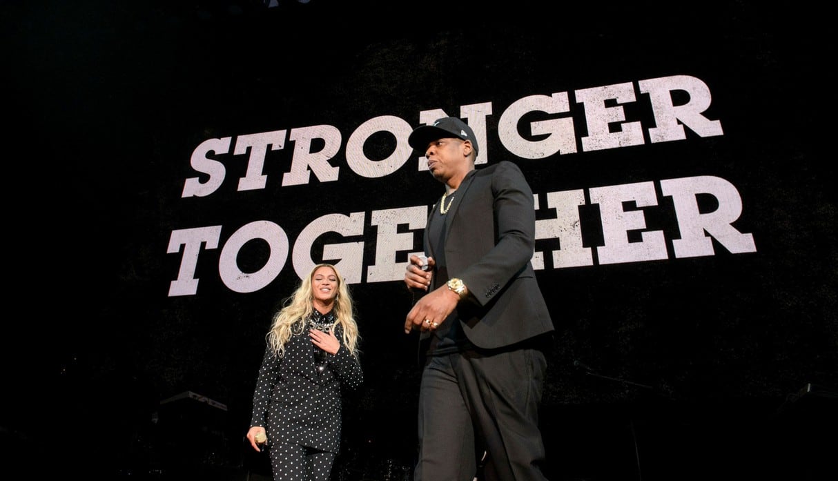 Beyoncé con su esposo Jay-Z sobre el escenario.