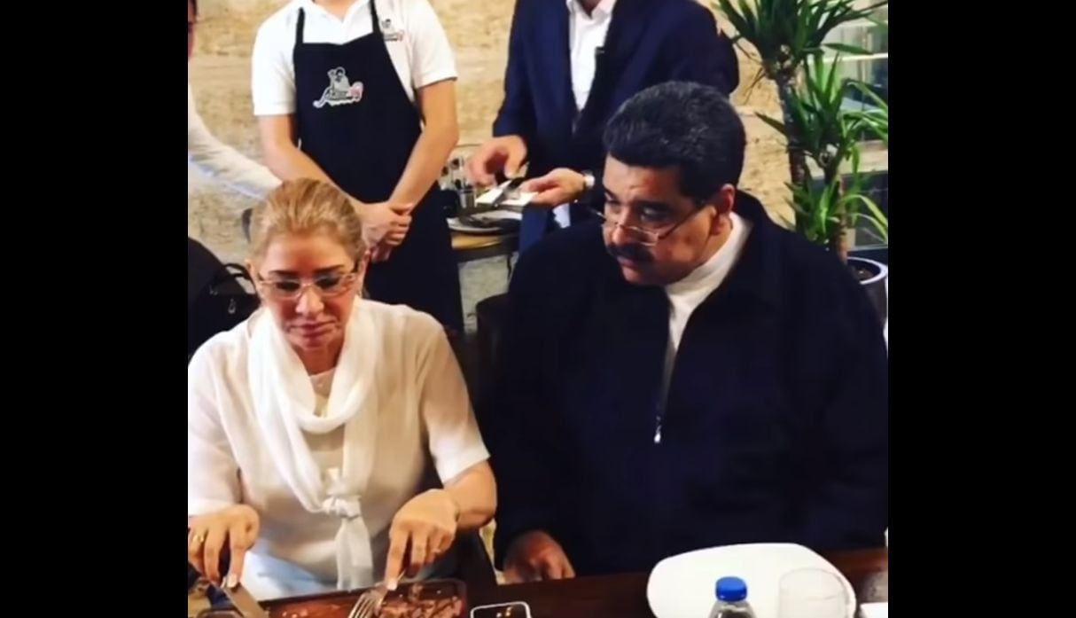 Nicolás Maduro y su esposa disfrutan de enormes trozos de carne en Turquía y levantan la indignación