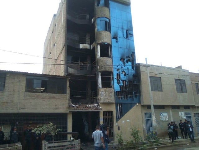 Incendio en edificio multifamiliar de Chiclayo deja siete muertos. (Twitter)