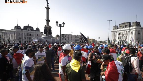 Gran cantidad de manifestantes congregados en la Plaza Dos de Mayo antes de marcha. (  Julio Reaño/@Photo.gec)