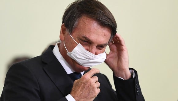Bolsonaro llegó a vetar en 2020 el uso obligatorio de mascarilla en comercios, escuelas y templos religiosos. Sin embargo, el Congreso tumbó poco después ese veto. (Foto: EVARISTO SA / AFP)
