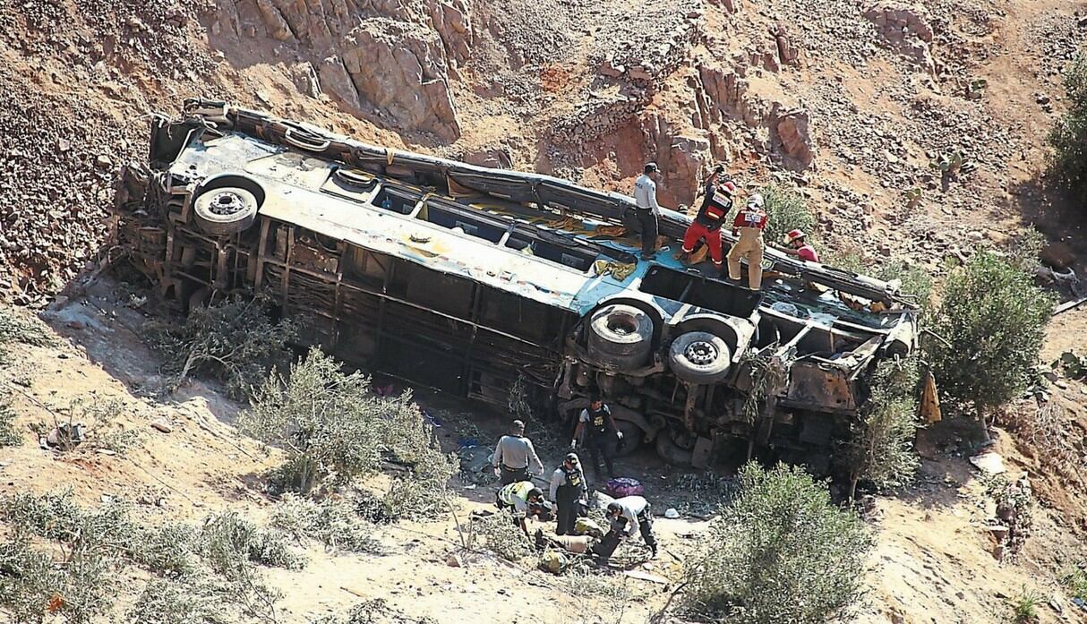 La caída de un bus en Arequipa dejó 44 víctimas.