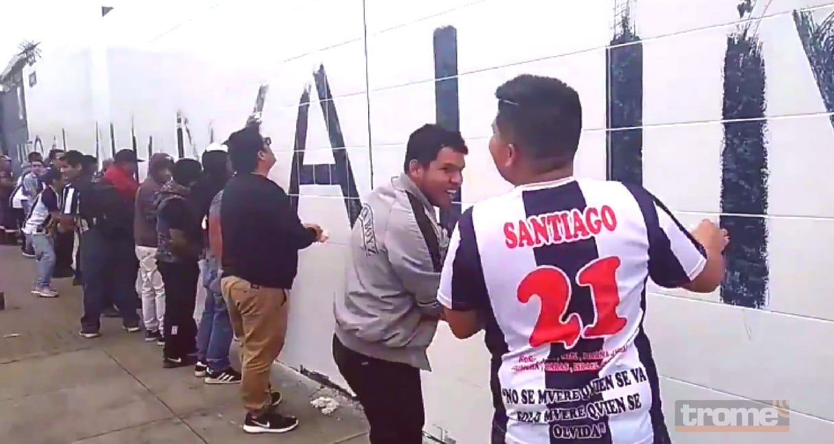 Hinchas empezaron a recuperar frontis de estadio de Alianza Lima pintado tras invasión del estadio Matute