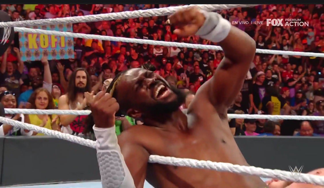 Kofi Kingston continúa como campeón de WWE. (Captura Fox Action)