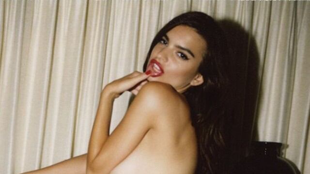Emily Ratajkowski: salen a la luz calentonas fotos de modelo desnuda