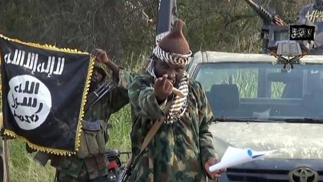 Según dos responsables de la milicia que combate con el ejército al grupo yihadista nigeriano, Babakura Kolo y Musa Ari, los suicidas eran hombres.