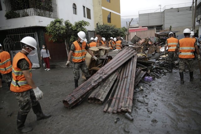 Miles de personas quedaron afectadas por el gran aniego de aguas servidas en San Juan de Lurigancho.