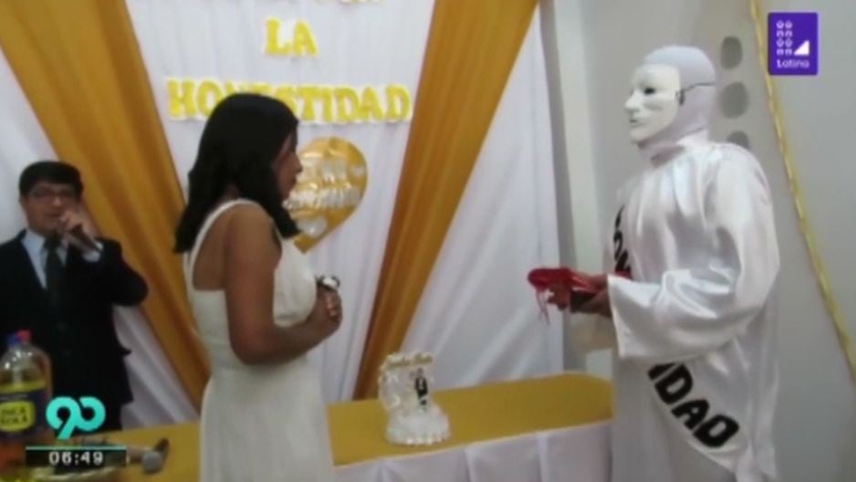 Candidata a alcaldía de Chilca se unió en matrimonio con la 'Honestidad'