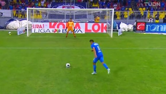 Gol de Luis Abram en tanda de penales del Cruz Azul vs. Necaxa. (Captura: TUDN)