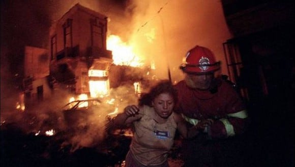 Un día como hoy, pero en 2001, ocurrió el incendio de Mesa Redonda (Lima), causado por productos pirotécnicos, que dejó centenares de muertos. (Foto: Archivo El Comercio)