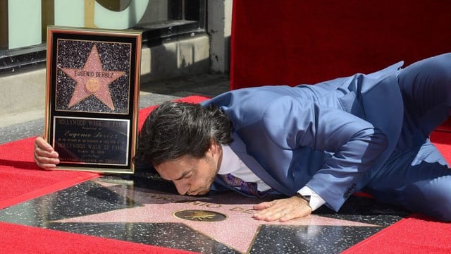 El actor mexicano Eugenio Derbez recibió su estrella en el Paseo de la Fama de Hollywood. (Foto: Agencias)