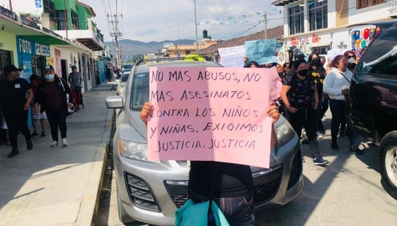 Ante tal delito, un grupo de personas salieron a manifestarse en busca de justicia para el menor y castigo al presunto responsable. (Foto: Twitter @GabyCoutino)