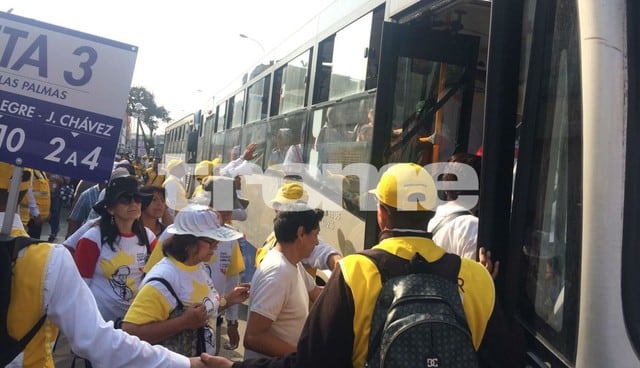 Caos en Estación Matellini del Metropolitano por buses que llevarán a fieles a ver al Papa Francisco en Las Palmas. Foto: Jonathan Bazán / Trome